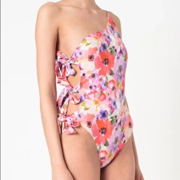 New GUESS Full swimsuit with floral print SZ L